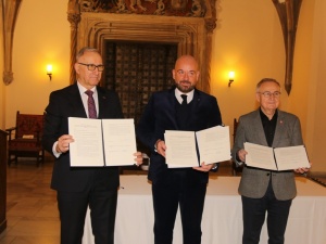 Podwyżki dla wrocławskich urzędników. Solidarność zawarła porozumienie z prezydentem