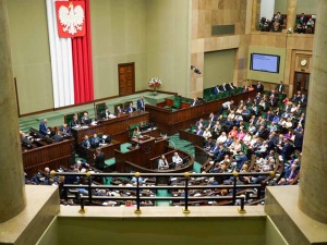 Likwidacja 800 plus oraz 13. i 14. emerytury. Petycja trafiła do Sejmu