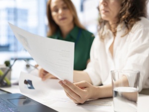 Od grudnia ogłoszenia o pracę muszą być neutralne płciowo. Dla opornych wysokie kary