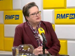 Co z pracami domowymi? Wiceminister mówi wprost