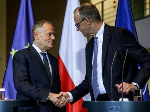 Tusk w Berlinie zapowiedział, że... Polska może sama wypłacić zadośćuczynienia ofiarom wojny