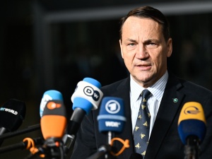 Sikorski: Polska z Niemcami i Norwegią przekaże 500 mln dolarów dla Ukrainy