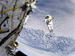 Rosyjski kosmonauta wyrzucony z misji SpaceX. Media: podejrzenia o szpiegostwo 