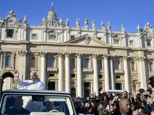 Papież: Bóg nie jest poza światem, poza tym życiem