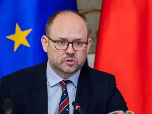 Rząd przepycha identyczną ustawę o kryptowalutach. Przydacz: „Premierowi zależy na awanturze”