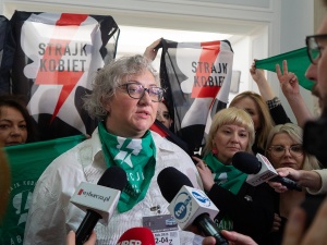 Rozżalona Lempart opuszcza Polskę. „Myślałam, że walczę o kraj, a walczyłam o stołki”