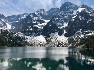 Ryzykowny spacer po Morskim Oku. Wśród turystów były dzieci