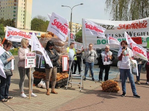 Wolna Wigilia, dłuższa harówka – jak państwo testuje pracowników handlu