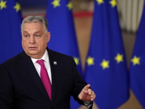 Orban: Twarde ograniczenia finansowe popychają Europę ku wojnie