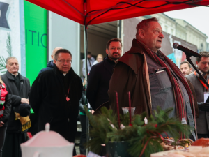 Największa w Polsce wigilia dla potrzebujących. Kard. Ryś: każdy człowiek nosi w sobie królewską godność