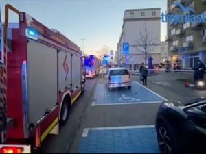 Groźny wypadek w Gdyni. Wjechał w przechodniów i restaurację