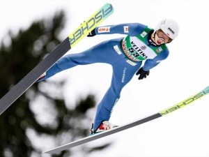 Blisko podium w Engelbergu! Kacper Tomasiak najlepszy z Polaków