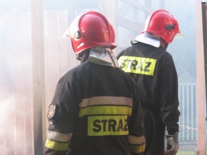 Pożar fabryki w Śląskiem. Trwa akcja służb