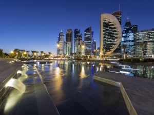 Arabia Saudyjska, ZEA i Katar inwestują we władzę nad światem