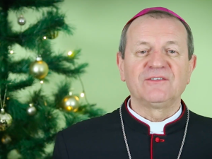 Życzenia Przewodniczącego KEP: narodził się jako Światłość dla pogubionych, Pokój dla niespokojnych [video]