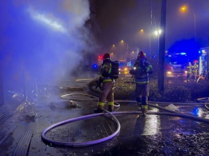 W nocy płonęło słynne warszawskie targowisko. Pożar gasiło 12 zastępów straży