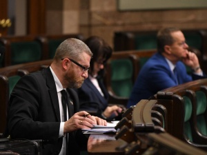 Dlaczego program Grzegorza Brauna uderza w prawa pracownicze oraz związki zawodowe