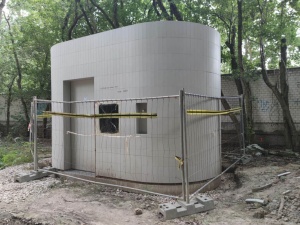 Luksusowe sławojki i ekologiczne fanaberie. Jak miasta marnują publiczne pieniądze