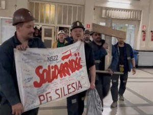 Górnicy z PG Silesia zakończyli protest. Mamy nagranie z momentu ich wyjazdu na powierzchnię kopalni