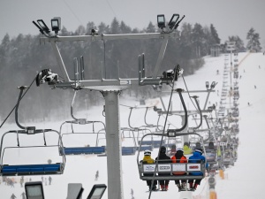 Awaria wyciągu na popularnym stoku narciarskim. Blisko 80 osób utknęło na wysokości