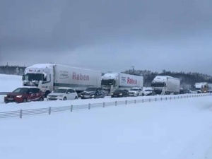 Paraliż na S7. Stoją w korku już ponad 14 godzin