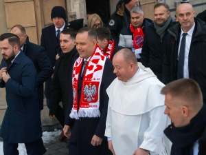 „Ciebie Boga Wysławiamy” - Prezydent Nawrocki na Jasnej Górze z tysiącami kibiców