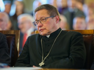 Deepfake. Archidiecezja krakowska zabrała głos ws. reklamy z udziałem kard. Rysia 