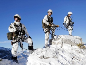 Farsa. W ramach operacji wojskowej w obronie Grenlandii przed USA Niemcy i Francja wyślą po kilkunastu żołnierzy