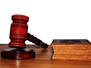 Sąd uniewinnił emerytowanego proboszcza od zarzutu molestowania seksualnego