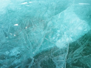 To od lat niespotykane zjawisko. Zamarzło najgłębsze jezioro w Polsce