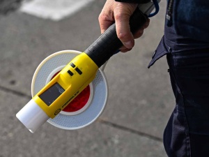 Warszawa: Wjechał w sygnalizację świetlną. Szok po badaniu alkomatem