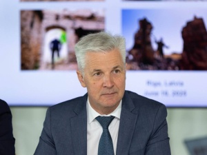 Były szef łotewskiego MON: Musimy przestać śpiewać w chórze, który gra niewłaściwą melodię, jak Zielony Ład