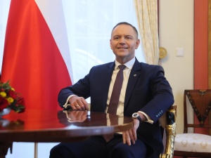 „Trzecią dekadę Pan klęczy”. Karol Nawrocki ripostuje Donalda Tuska