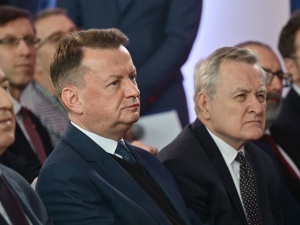 „Wbrew rządowej propagandzie...”. Mariusz Błaszczak studzi emocje ws. pieniędzy z programu SAFE