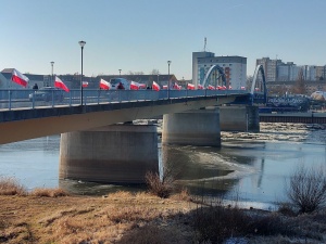 Kto i dlaczego zdjął polskie flagi na moście w Słubicach