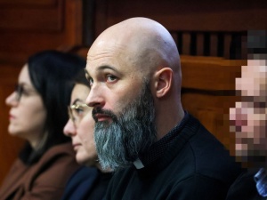 Rozprawa ks. Olszewskiego. „Ławnicy nieprzygotowani, sędzia powiązana politycznie”
