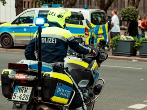 Tragedia w Hamburgu. Imigrant z Sudanu wciągnął pod pociąg metra przypadkową dziewczynę