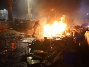 Anarchistyczny protest w Turynie zamienił się w bitwę. Setka rannych funkcjonariuszy
