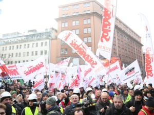 Rząd zniszczył dialog społeczny, pracownicy wychodzą na ulice