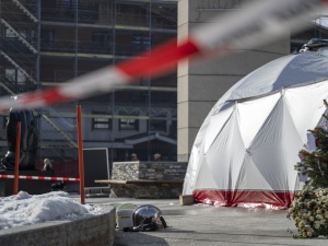 Ogień w miejscu pamięci ofiar tragedii. Niepokojące sceny w Crans-Montana