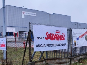 Spór zbiorowy w bielskim Hutchinsonie. Solidarność oflagowała zakład