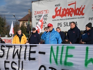 Przed bramą PG Silesia trwa protest Solidarności