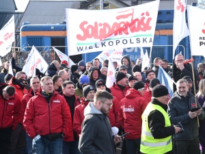 Nadajecie się tylko do tępienia ludzi!. Pracownicy Silesii pikietowali w obronie miejsc pracy