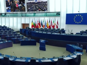 PE przegłosował ekstremalny cel klimatyczny na 2040 rok. Emisja ma spaść o 90 proc.