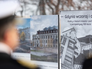 Dziś setne urodziny Gdyni. IPN otworzył wystawę pt. „Gdynia wczoraj i dziś. Kadry z historii miasta i portu z perspektywy 100-lecia”
