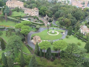 Papież modlił się z chorymi przy grocie Matki Bożej z Lourdes