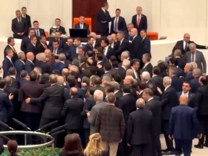 Potężna bójka w tureckim parlamencie. Poszło o nowego ministra