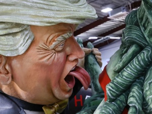 Zwalczają Trumpa niczym stonkę w PRL