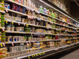 Biedronki, Stokrotki i inne Dino(zaury). O pracy ponad siły w sieciach handlowych w Polsce