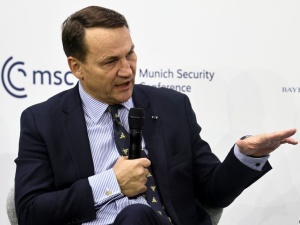 Sikorski atakuje w Niemczech administrację Trumpa: Ja nie mam portretu Putina w domu